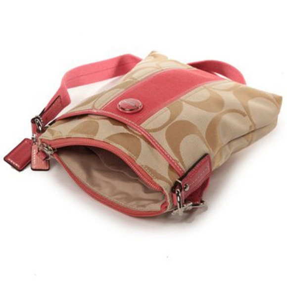 NEW COACH SIGNATURE SWINGPACK Crossbody - Picture 3 of 4